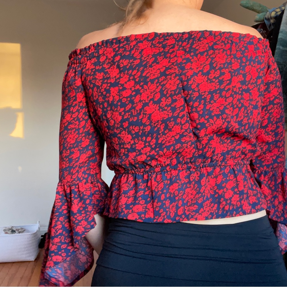 NWOT Flare Sleeves Express Top - Picture 9 of 9